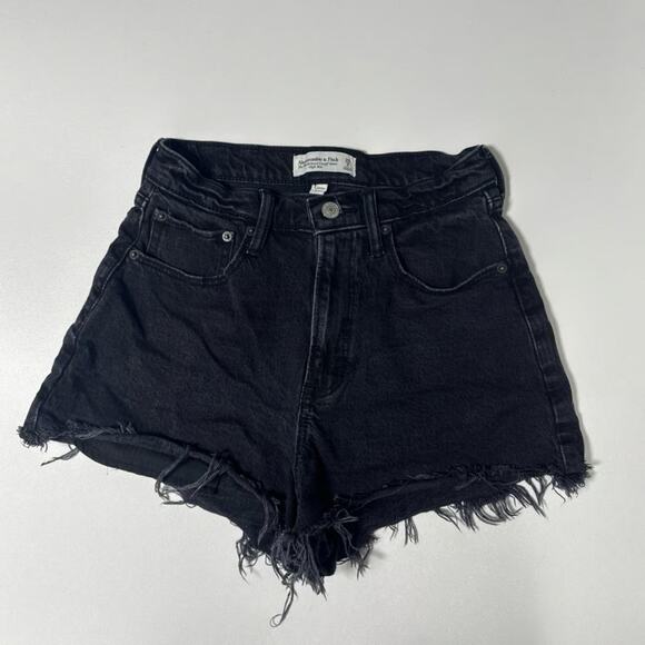Abercrombie & Fitch Curve Love 90's Relaxed High Rise Cutoff Shorts - Picture 2 of 4